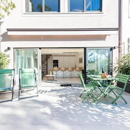 Elegant Duplex With Private Garden Terrace