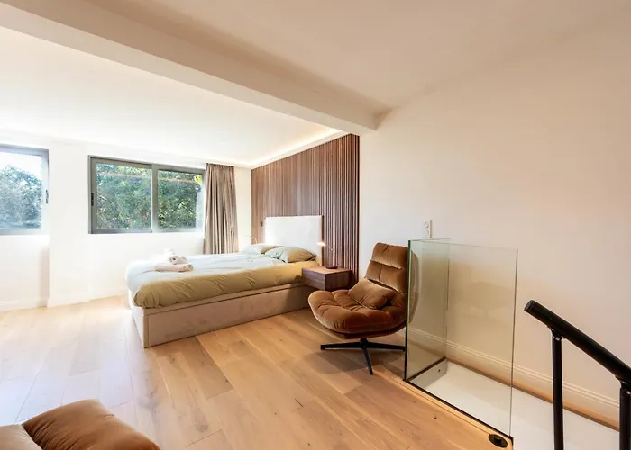 Elegant Duplex With Private Garden Terrace