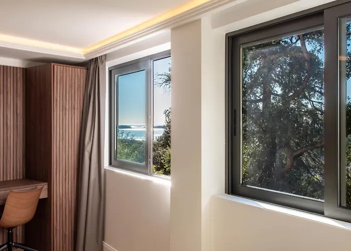 Apartment Elegant Duplex With Private Garden Terrace *