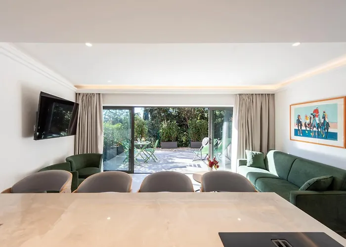 Elegant Duplex With Private Garden Terrace Cannes