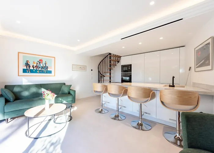 Elegant Duplex With Private Garden Terrace Cannes