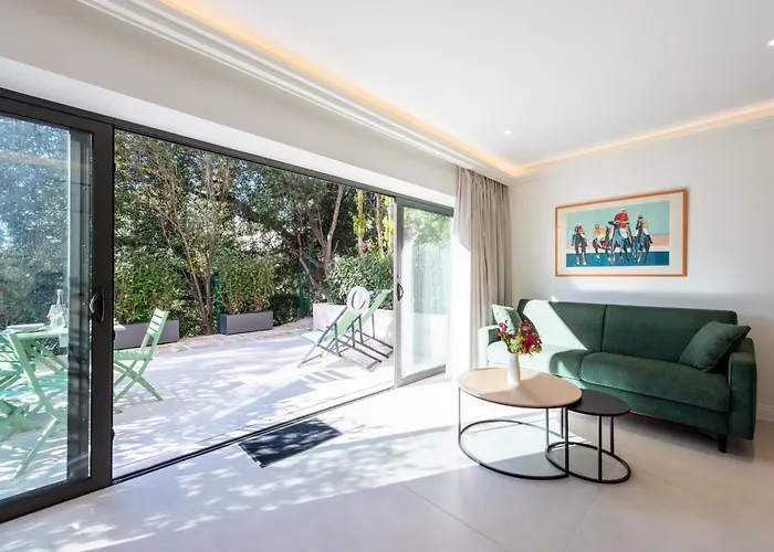 Elegant Duplex With Private Garden Terrace Lägenhet