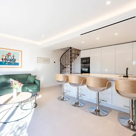 Elegant Duplex With Private Garden Terrace Cannes