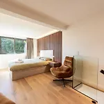 Elegant Duplex With Private Garden Terrace