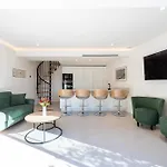 Elegant Duplex With Private Garden Terrace 公寓 *
