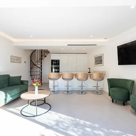 Elegant Duplex With Private Garden Terrace Apartment *